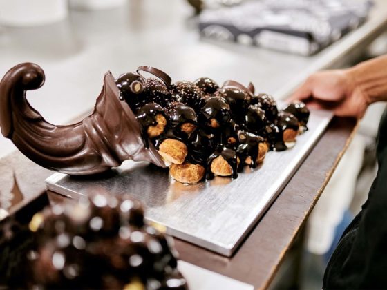 Corne de profiteroles en atelier